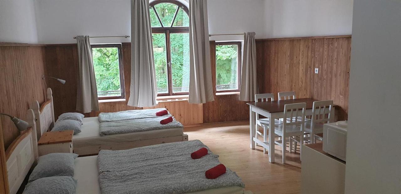 Penzion A Restaurace U Baby Subrovy Hotel Kokorin Ngoại thất bức ảnh